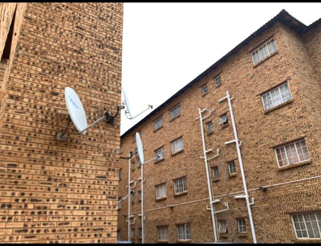 1 BEDROOM APARTMENT FOR SALE IN RANDFONTEIN CENTRAL